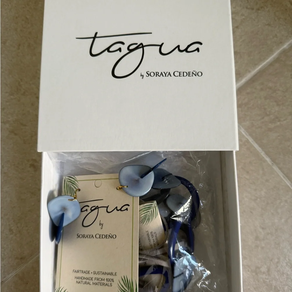 Tagua Blue Earrings and necklace - Picture 3 of 6
